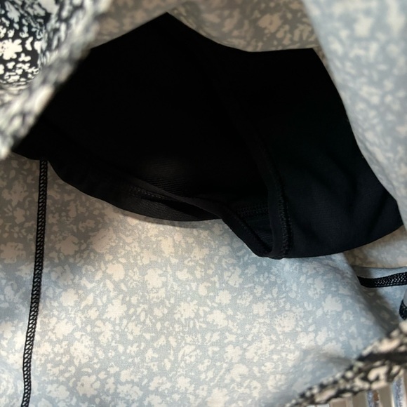 Lululemon Speed Up Short 2.5 Low Rise Daisy Dust Alpine White Black /Black - Picture 9 of 11